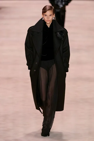 Look 28